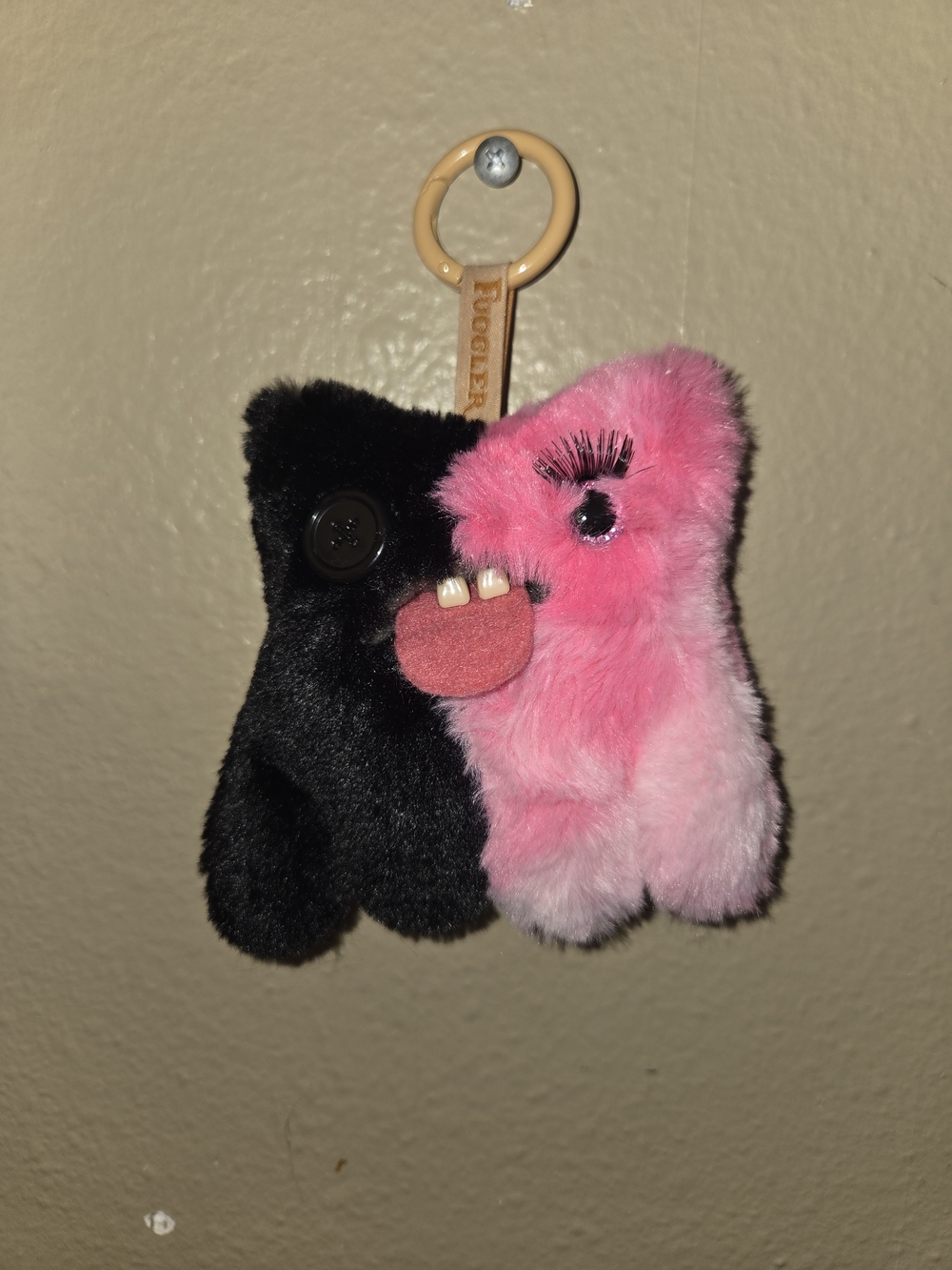 Plush Dual-Color Pet Toy Keychain – Black & Pink